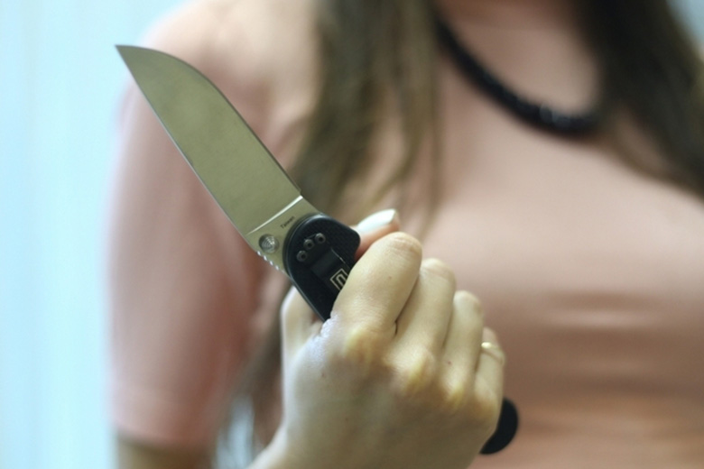 За вбивство батька на Буковині судитимуть 29-річну жінку. Їй загрожує позбавлення волі до 15 років.