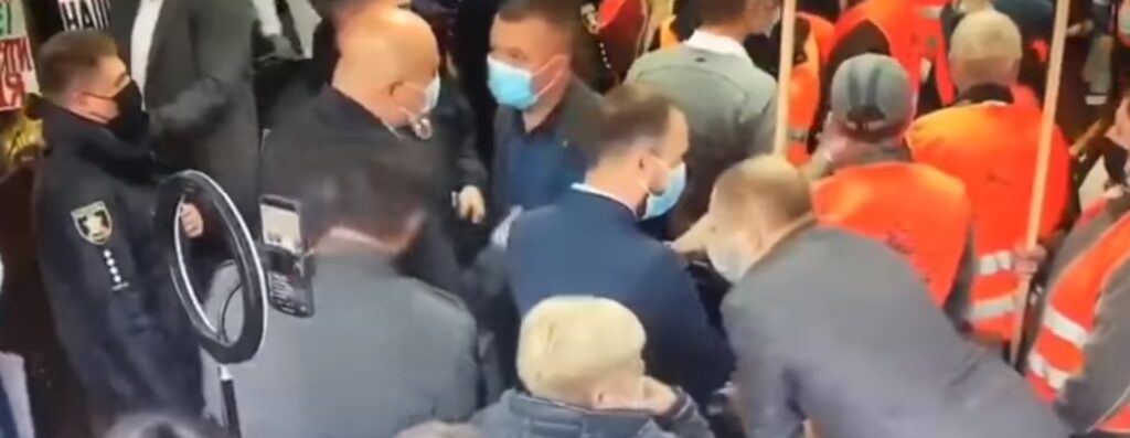 Розбірки у міськраді: за що Яринич вдарив Прокопа?