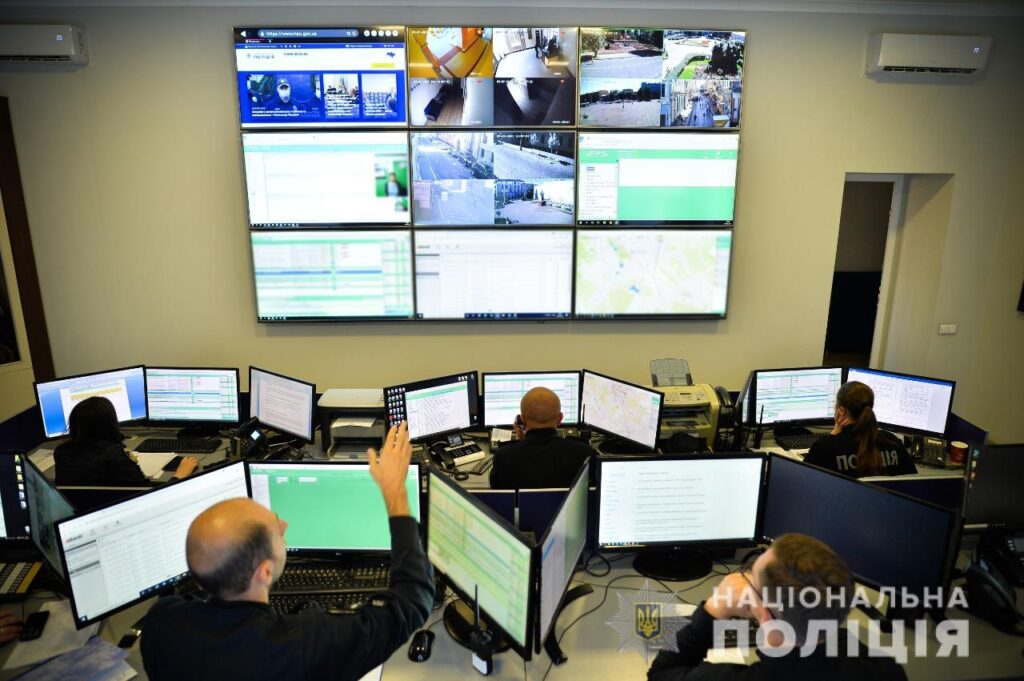 Поліцейські навчання у Чернівцях: проводиться спецоперація з розшуку небезпечних злочинців, які скоїли розбійний напад