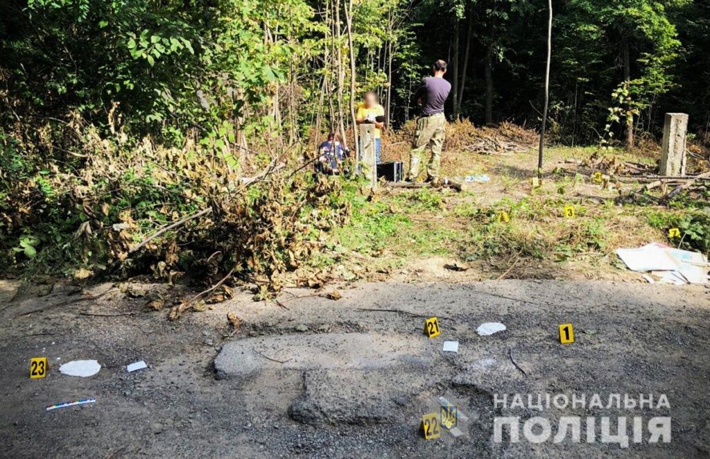 Чоловіка з проламаним черепом знайшли на Буковині