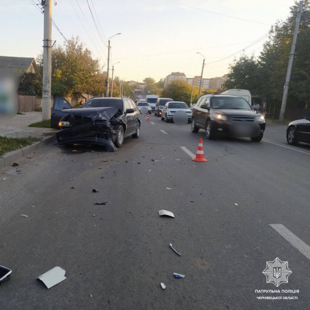 Ранкова ДТП у Чернівцях: на Винниченка зіткнулися два автомобілі