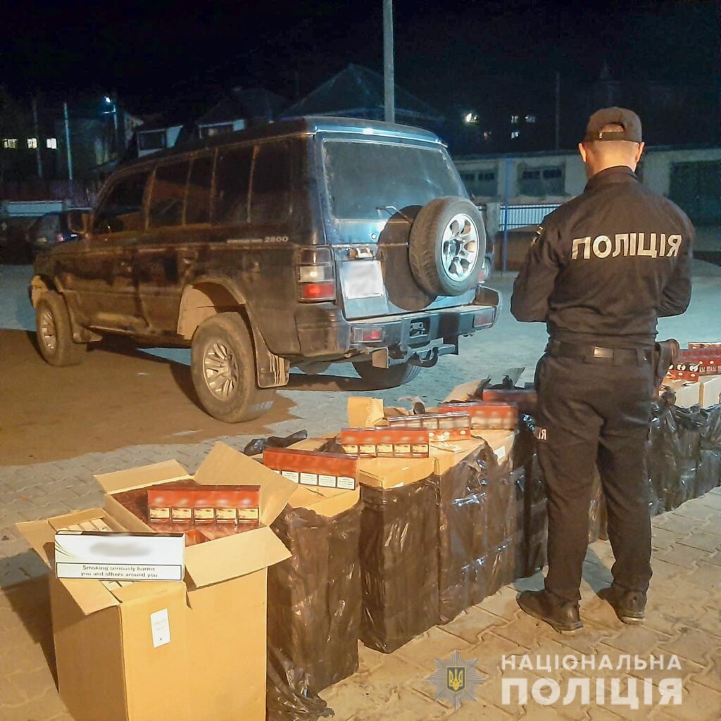 На Буковині поліцейські вилучили з незаконного обігу понад 9 тисяч пачок сигарет