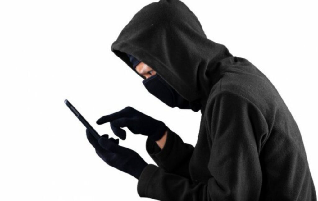 На Буковині бабуся перерахувала 60 тисяч гривень телефонному шахраю, бо подумала, що то її внук