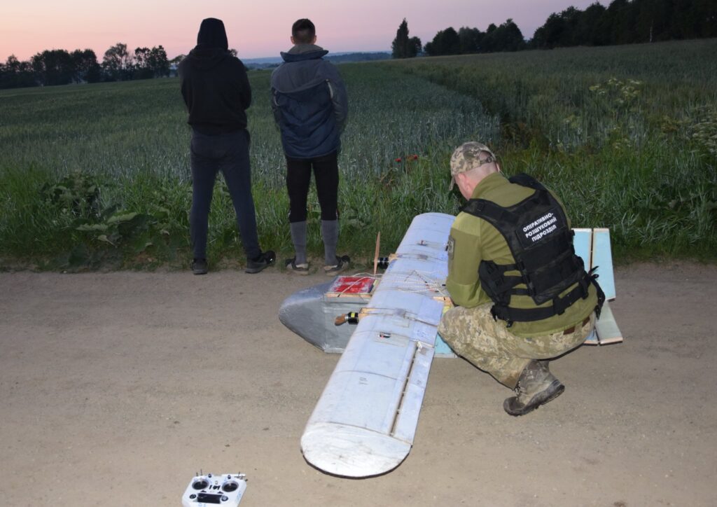 На Буковині прикордонники затримали двох повітряних контрабандистів