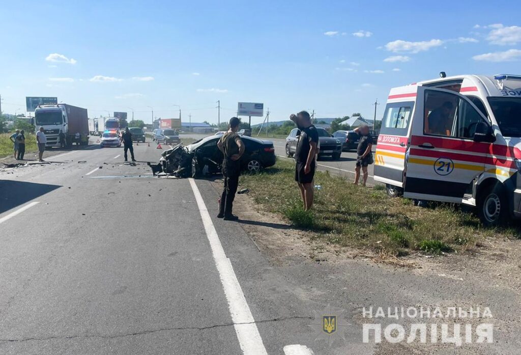 У ДТП під Чернівцями травмувалося двоє людей