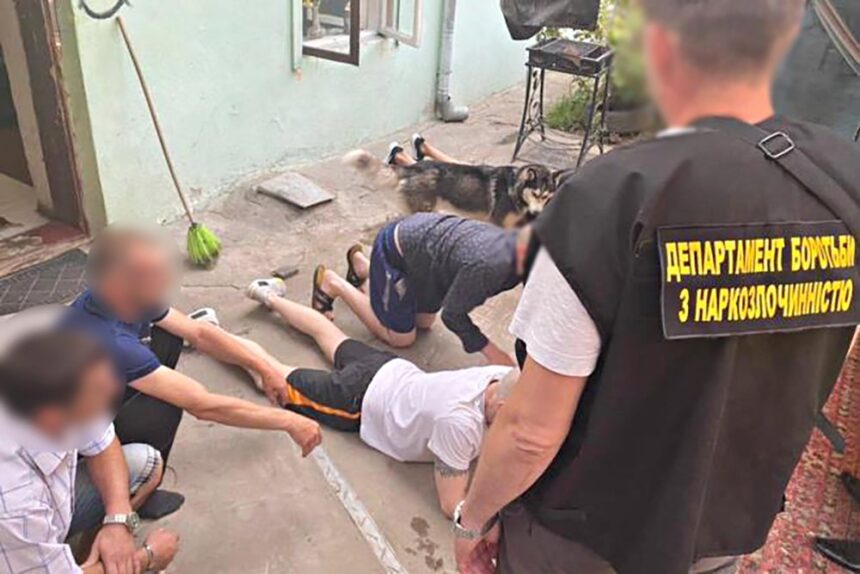 Спецоперація силовиків: затримано злочинну групу з 11 чернівчан, які збували амфетамін