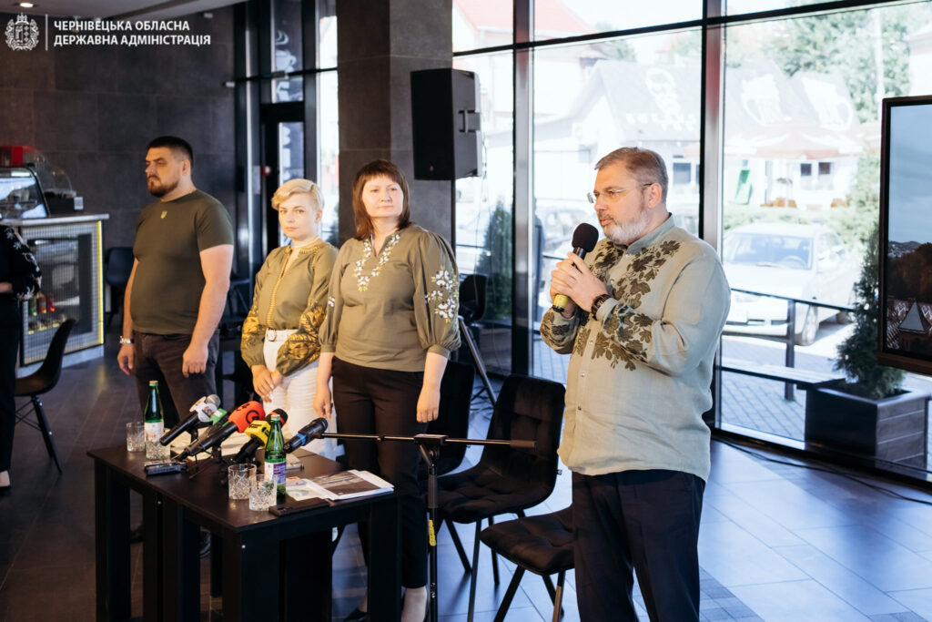 Руслан ЗАПАРАНЮК: “У тилу забезпечуємо підтримку армії і допомогу нашим громадянам, які її потребують”