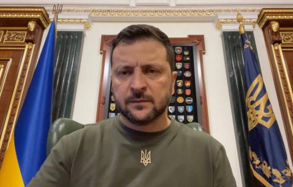 Зеленський про рішення РНБО: звільняємо всіх обласних військкомів