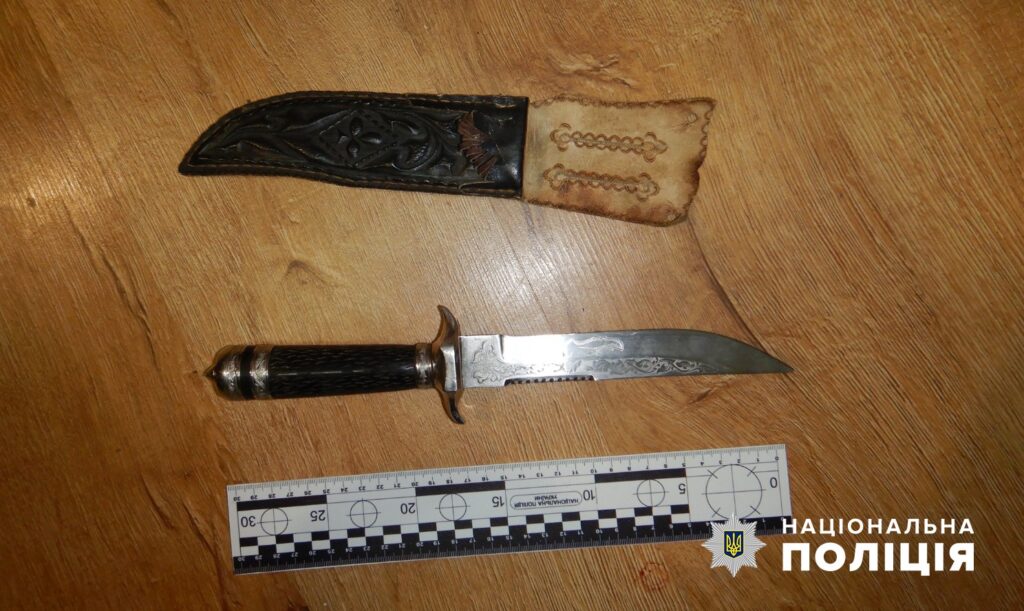 Вбивство у Чернівцях: під час застілля чоловік вдарив свого товариша кухонним ножем у живіт