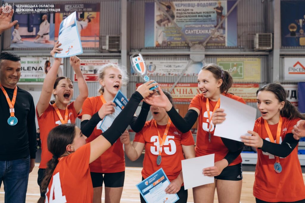 У Чернівцях визначили чемпіонів ІІІ етапу «Всеукраїнських шкільних ліг пліч-о-пліч» з волейболу