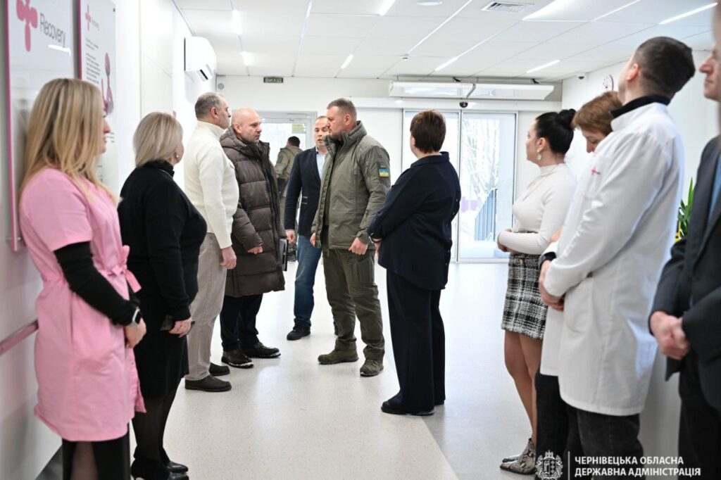 Начальник Чернівецької ОВА розпочав робочі поїздки з візиту до госпіталю ветеранів війни
