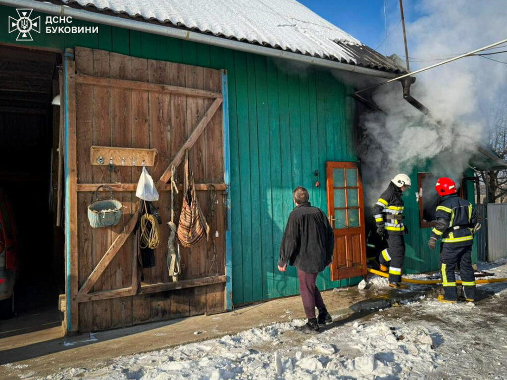 Пекельна доба на Буковині: 14 пожеж і один загиблий (ФОТО)