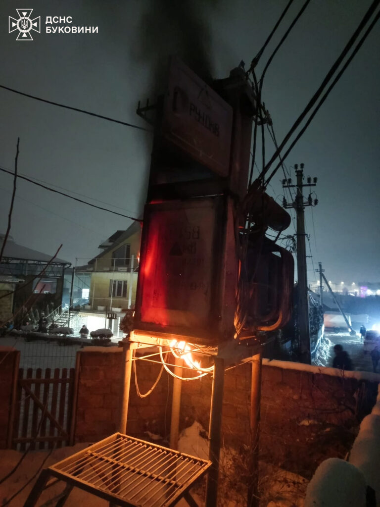7 пожеж протягом доби на Буковині: горіли господарські будівлі, гараж, літня кухня та трансформаторна підстанція
