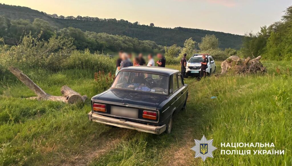 У селі Репужинці під час купання в Дністрі зникли чоловік і двох його дітей. Їх пошук триває